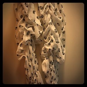 Skull scarf